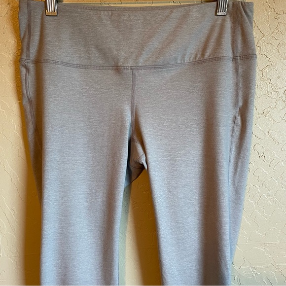 Athleta Gray Cropped Capri Yoga Athletic Training Leggings Medium - Picture 4 of 13